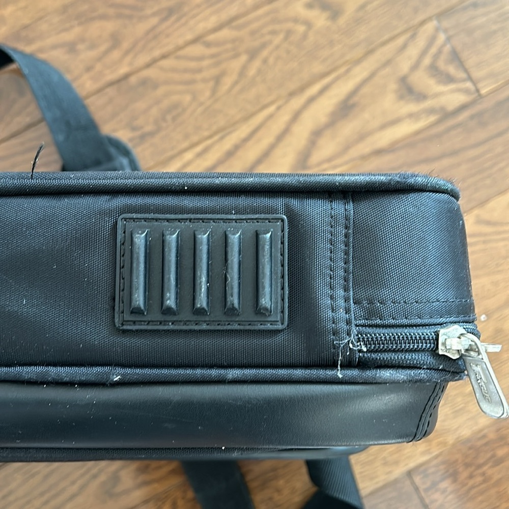 Targus Leather/Nylon Briefcase/Computer Bag - Picture 9 of 10